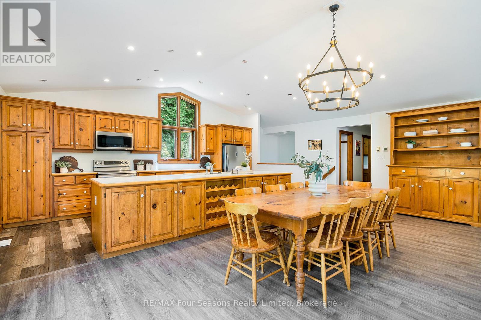 188 Highpoint Crescent, Grey Highlands, Ontario  N0C 1M0 - Photo 13 - X12646238