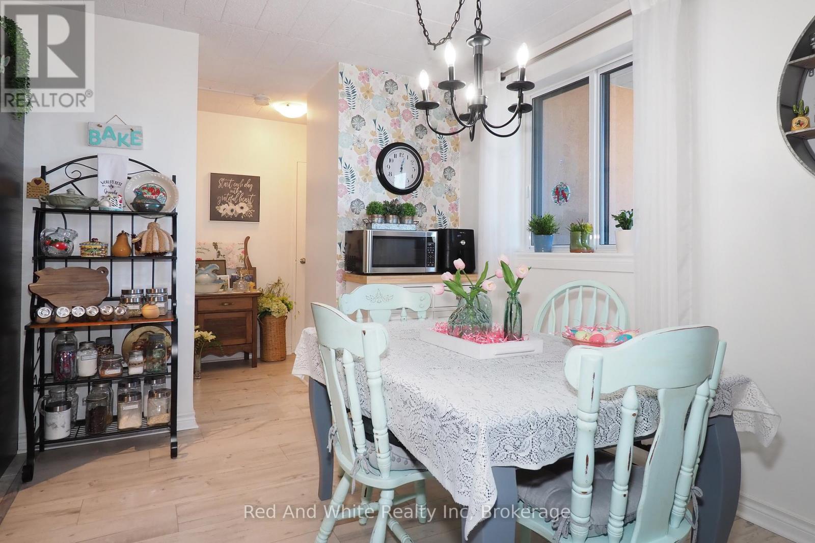 403 - 29 West Avenue W, Kitchener, Ontario  N2M 5E4 - Photo 10 - X12477605