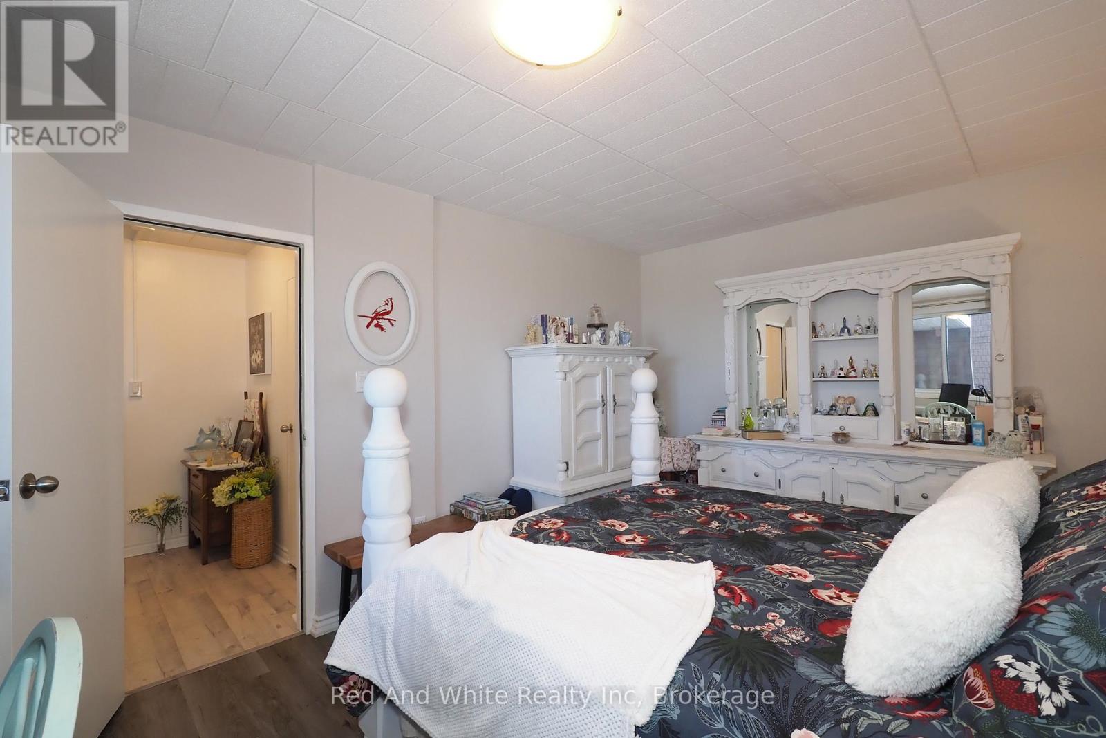 403 - 29 West Avenue W, Kitchener, Ontario  N2M 5E4 - Photo 18 - X12477605