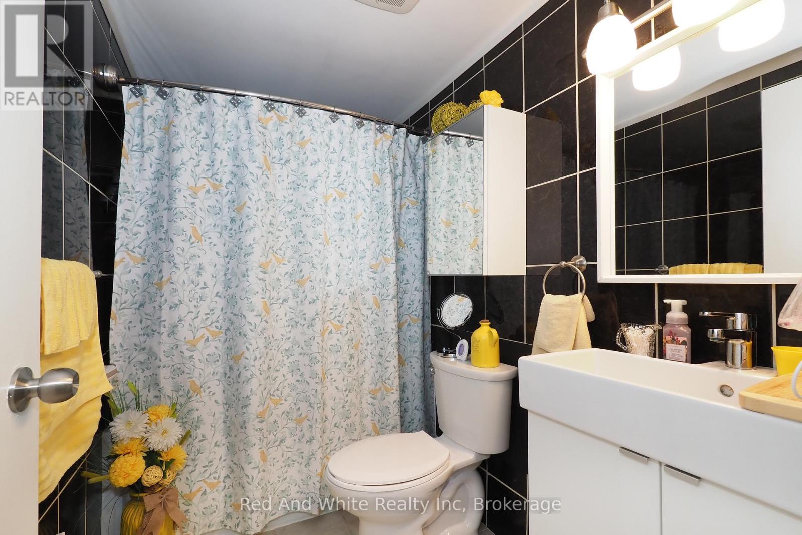 403 - 29 West Avenue W, Kitchener, Ontario  N2M 5E4 - Photo 19 - X12477605