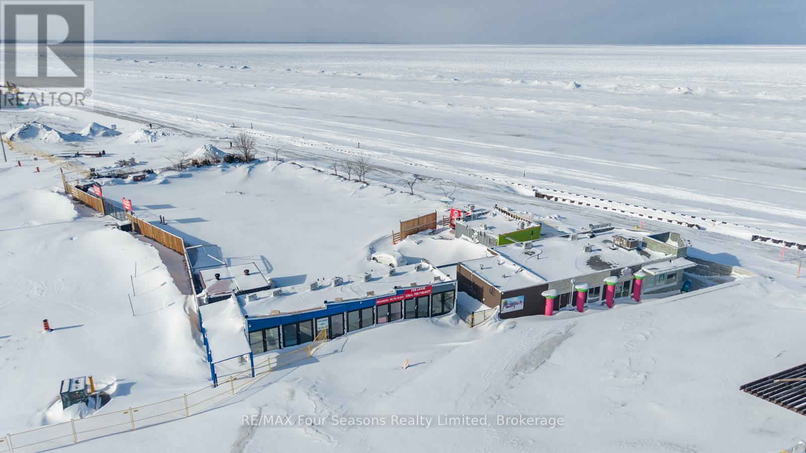 10 Main Street, Wasaga Beach, Ontario  L9Z 2K3 - Photo 2 - S12757910