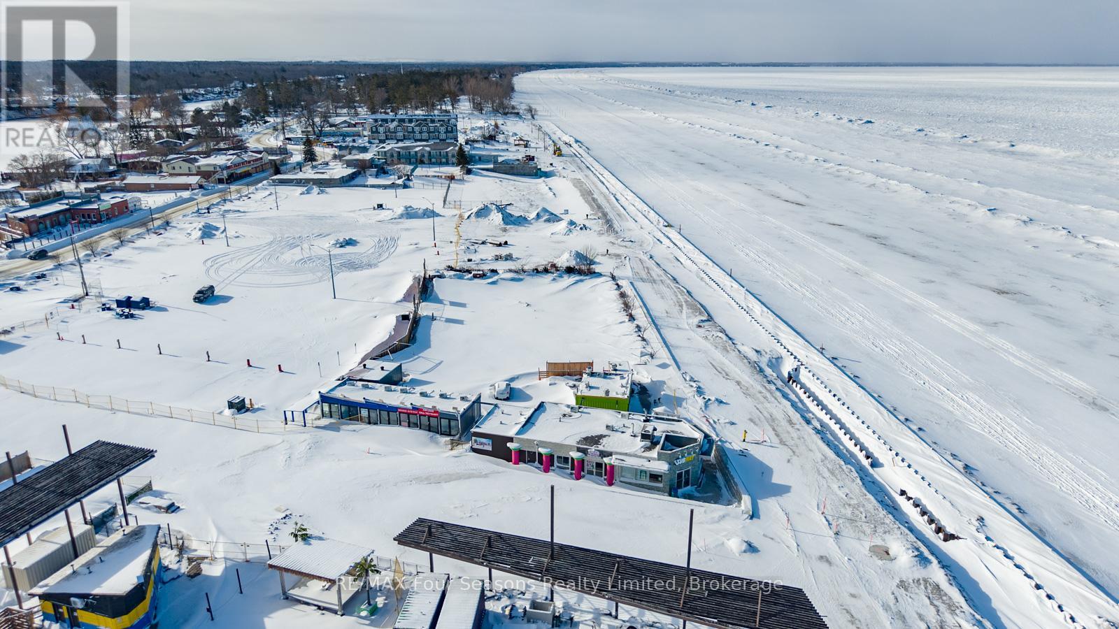 10 Main Street, Wasaga Beach, Ontario  L9Z 2K3 - Photo 4 - S12757910