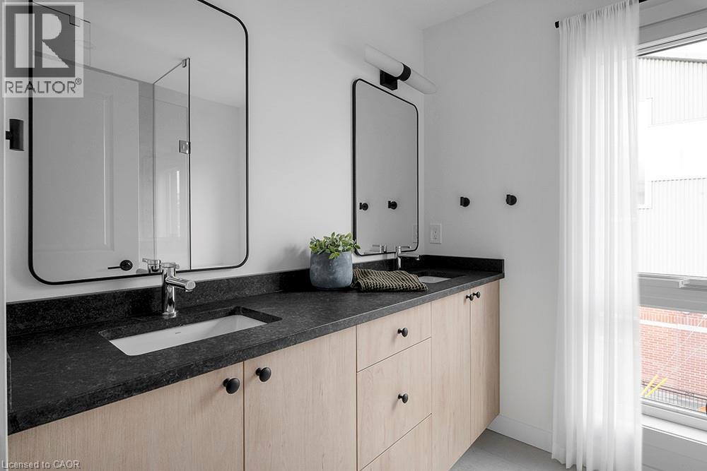 15 Cedar Street N Unit# 1, Kitchener, Ontario  N2H 2W7 - Photo 4 - 40803224