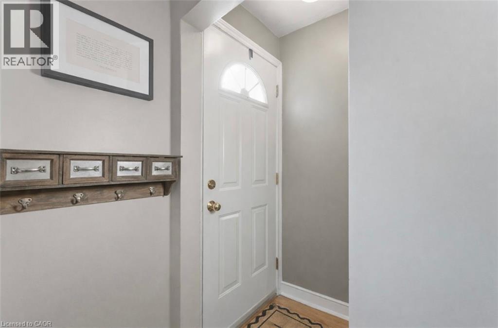 182 East 33rd Street, Hamilton, Ontario  L8V 3T6 - Photo 2 - 40802647