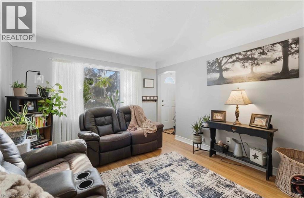 182 East 33rd Street, Hamilton, Ontario  L8V 3T6 - Photo 3 - 40802647