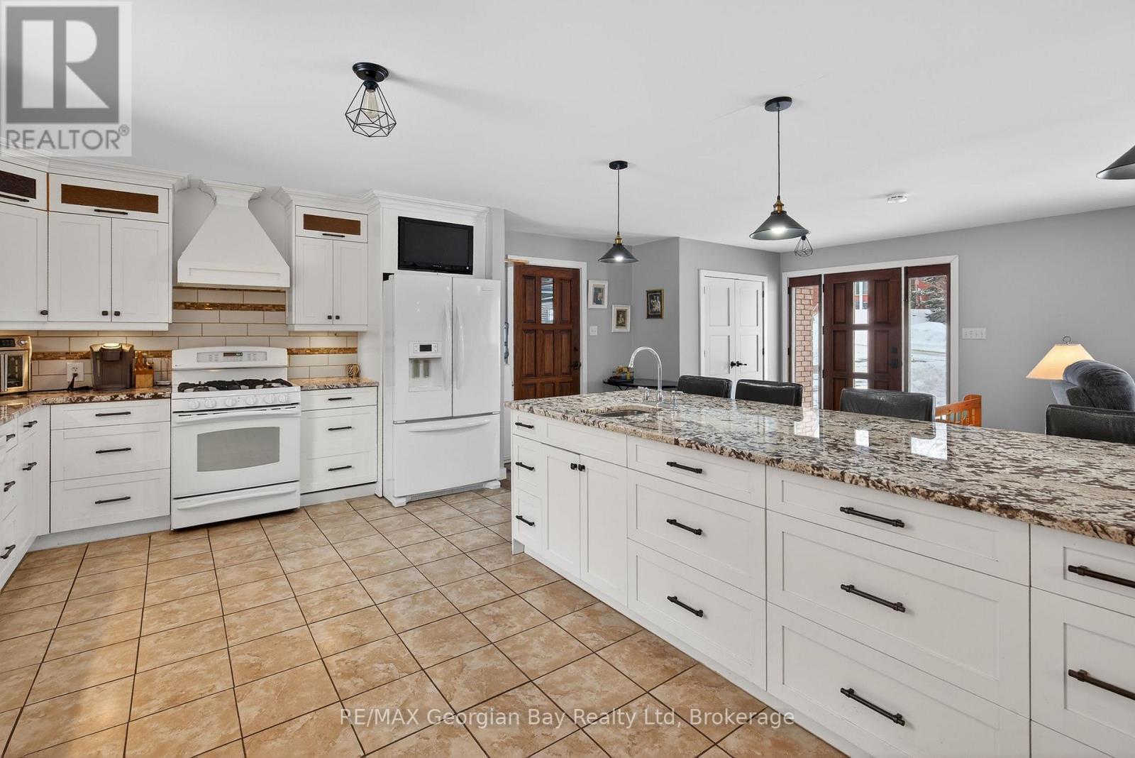 63 Lepage Drive, Penetanguishene, Ontario  L9M 1R5 - Photo 12 - S12763384