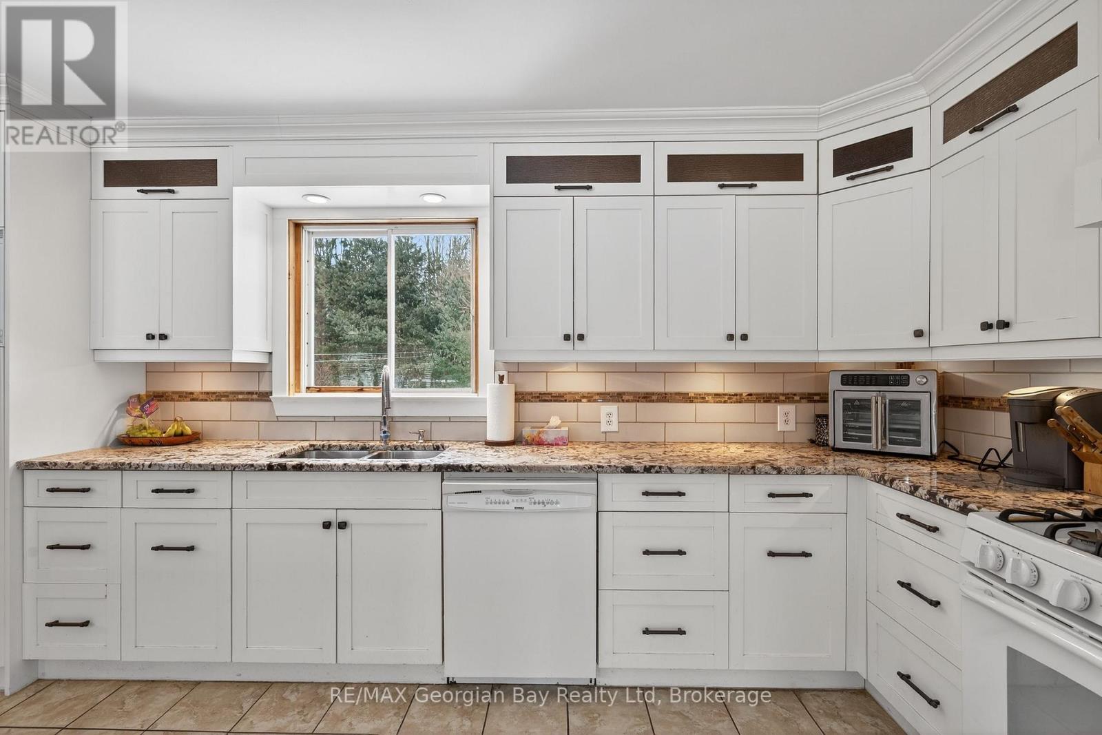 63 Lepage Drive, Penetanguishene, Ontario  L9M 1R5 - Photo 13 - S12763384