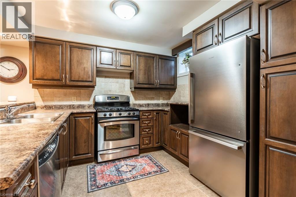 18 Konstantine Court, Hamilton, Ontario  L9B 2T3 - Photo 33 - 40803361