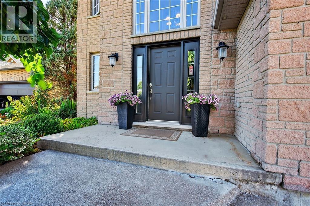 18 Konstantine Court, Hamilton, Ontario  L9B 2T3 - Photo 4 - 40803361