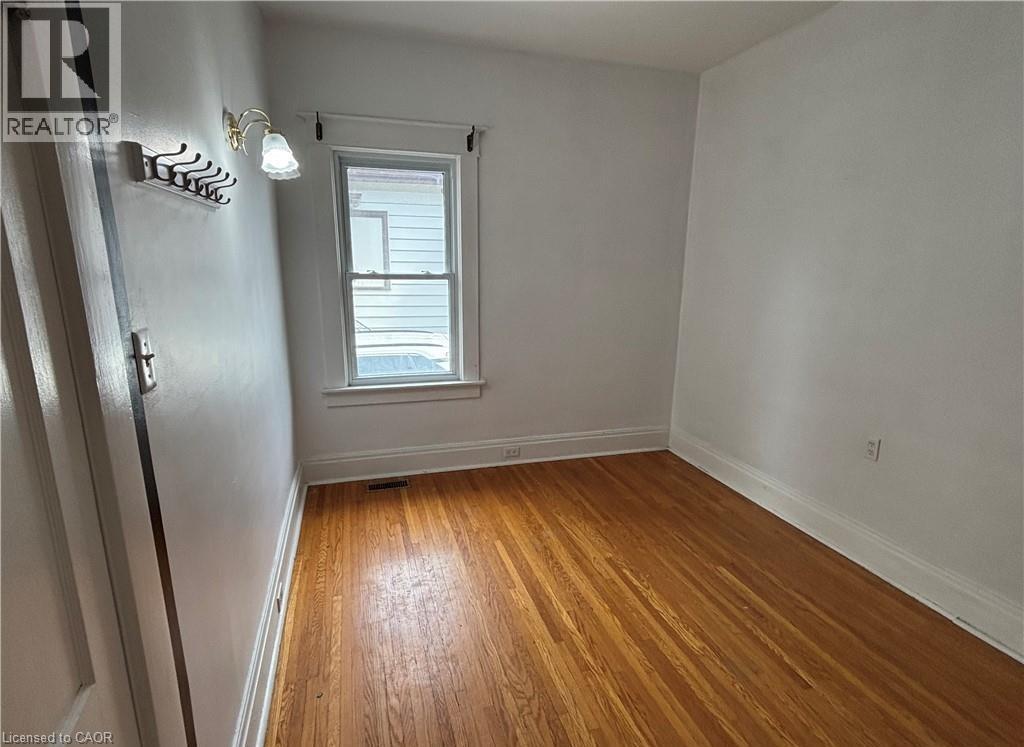 9 Grantham Avenue S, St. Catharines, Ontario  L2P 3B3 - Photo 10 - 40803399