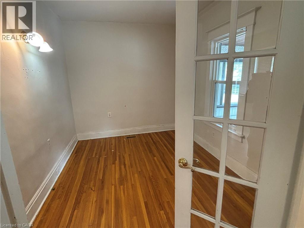 9 Grantham Avenue S, St. Catharines, Ontario  L2P 3B3 - Photo 11 - 40803399