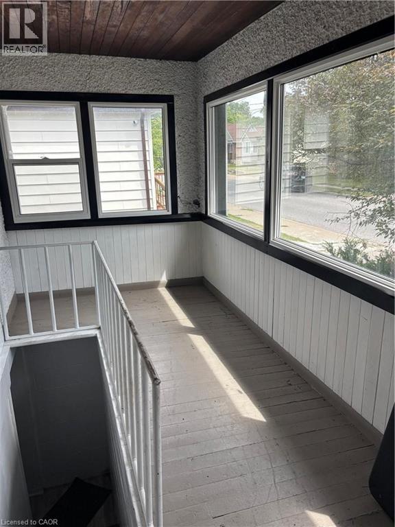 9 Grantham Avenue S, St. Catharines, Ontario  L2P 3B3 - Photo 15 - 40803399