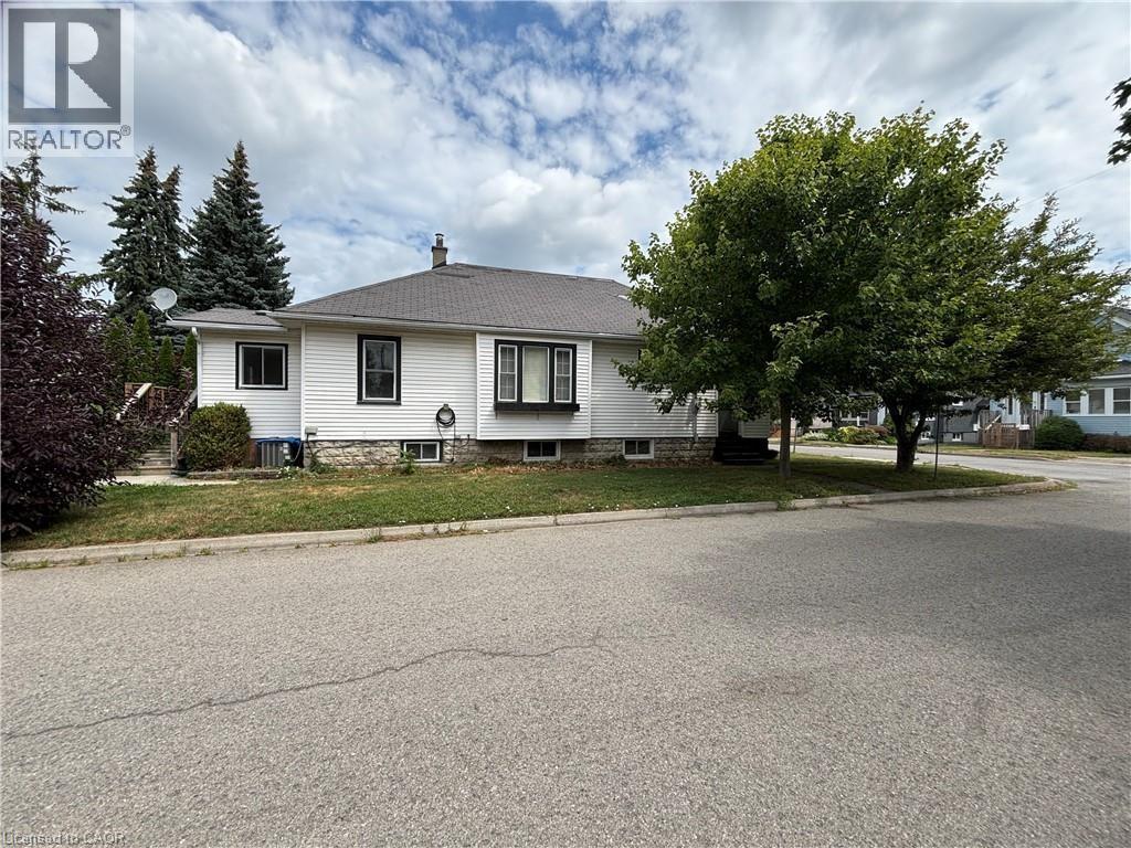 9 Grantham Avenue S, St. Catharines, Ontario  L2P 3B3 - Photo 6 - 40803399