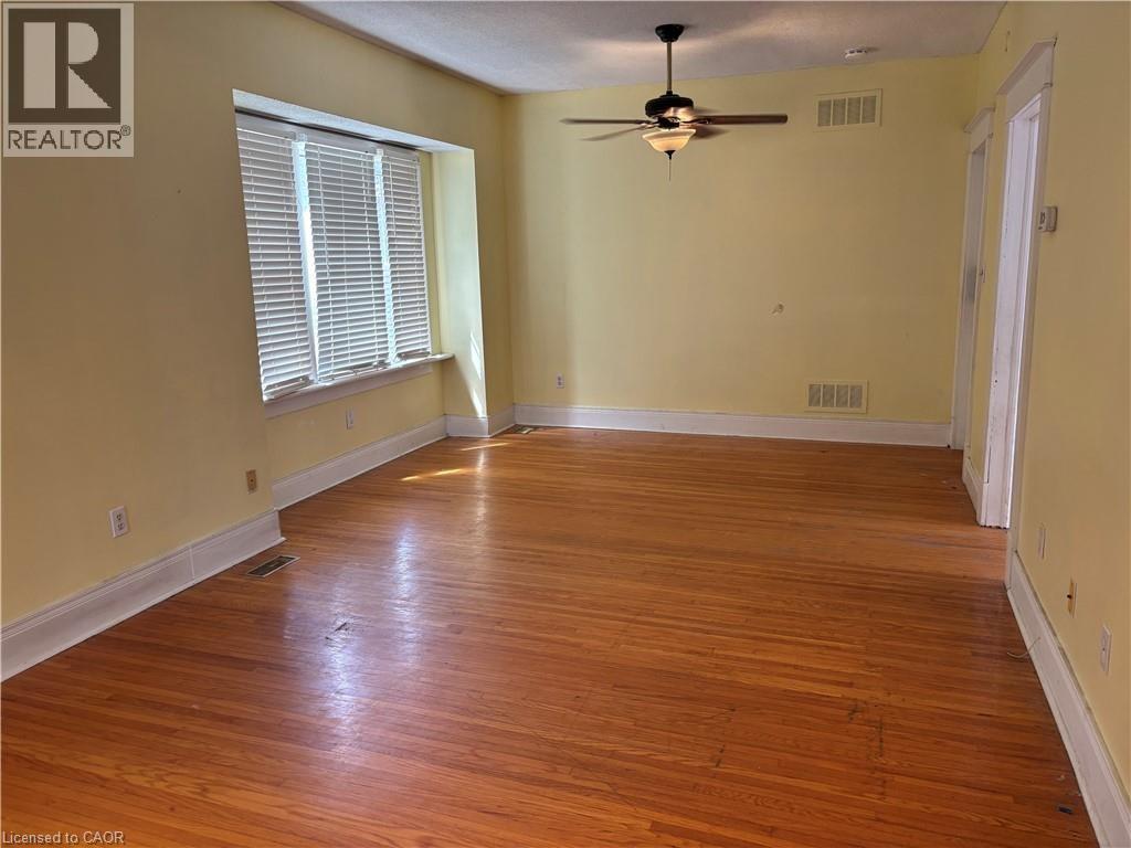 9 Grantham Avenue S, St. Catharines, Ontario  L2P 3B3 - Photo 9 - 40803399