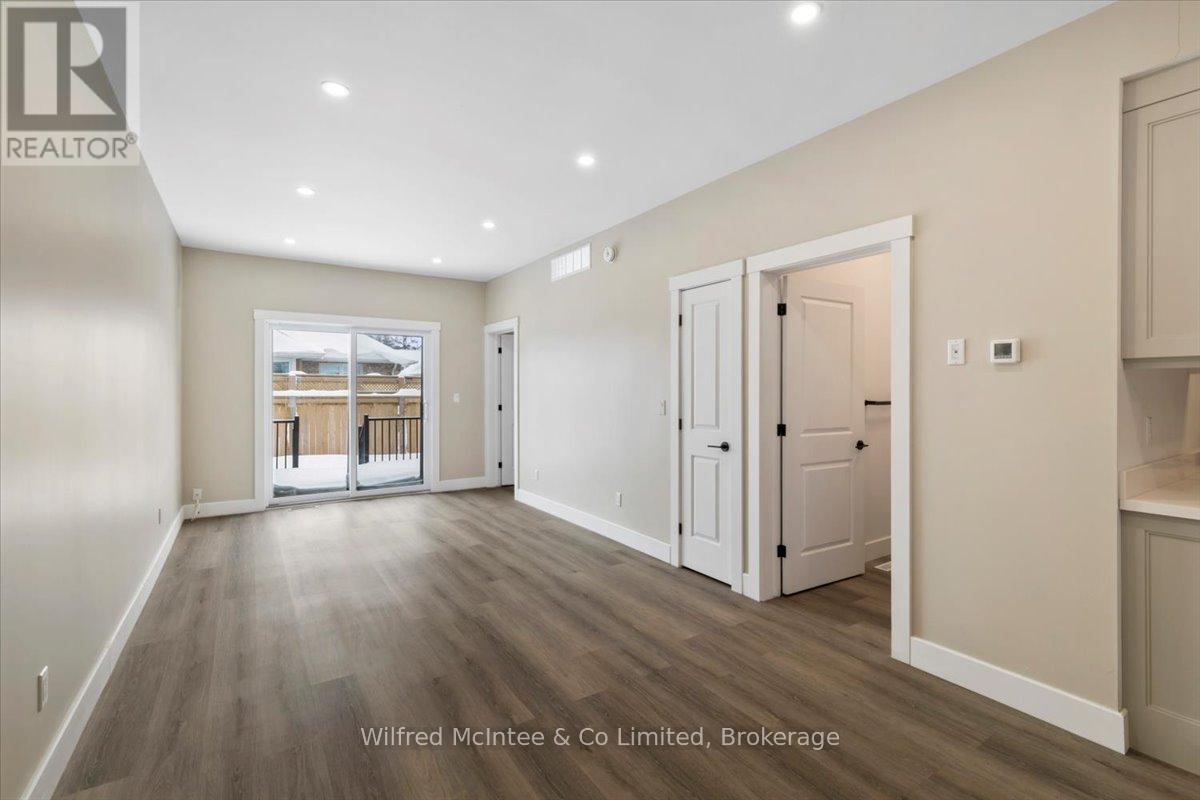 227 Saugeen Street, Saugeen Shores, Ontario  N0H 2L0 - Photo 12 - X12766706