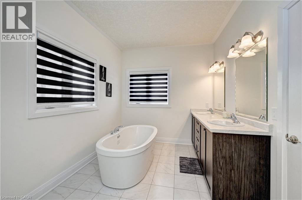 520 Nathalie Crescent, Kitchener, Ontario  N2E 0H8 - Photo 23 - 40803757