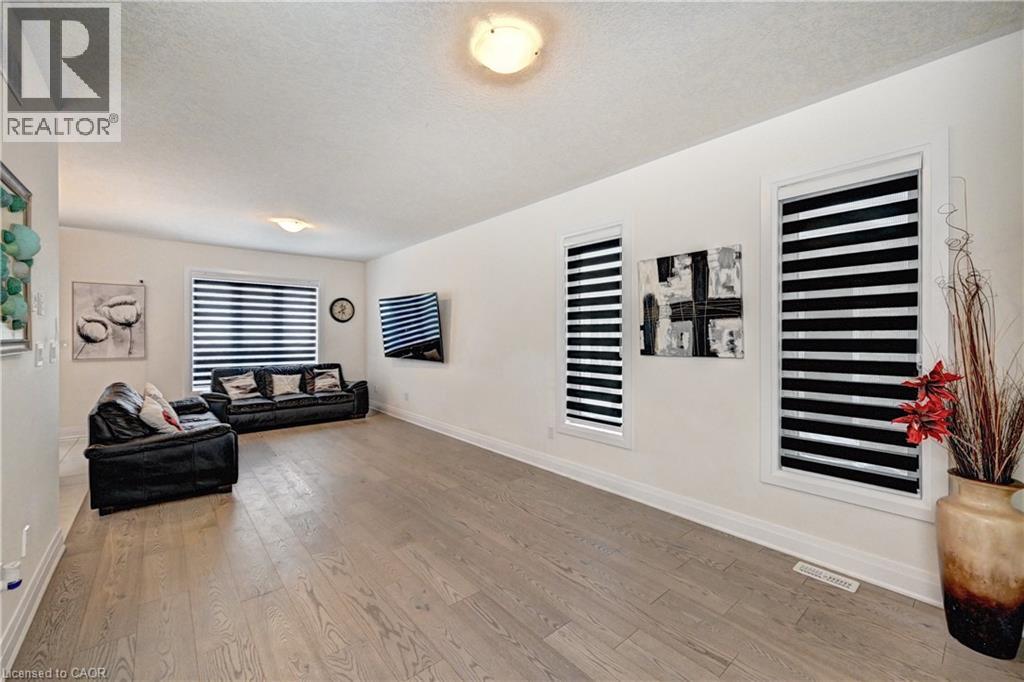 520 Nathalie Crescent, Kitchener, Ontario  N2E 0H8 - Photo 5 - 40803757