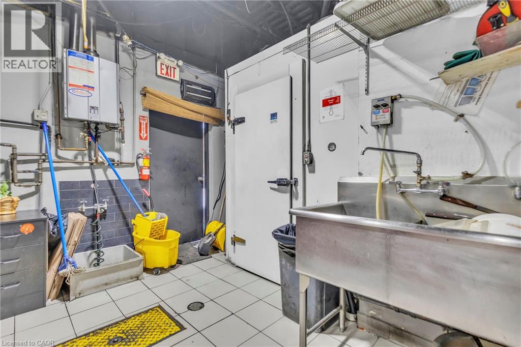 402 King Street N, Waterloo, Ontario  N2J 2Z3 - Photo 33 - 40803440