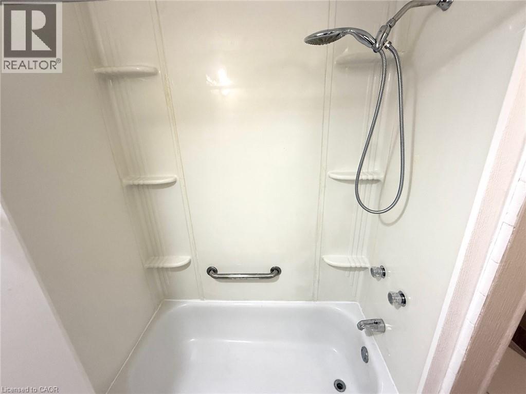 17 Lyons Avenue, Welland, Ontario  L3B 1L8 - Photo 12 - 40802183