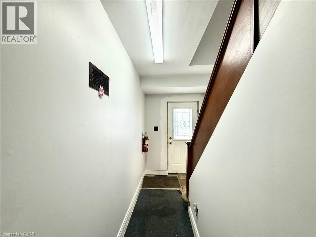 17 Lyons Avenue, Welland, Ontario  L3B 1L8 - Photo 4 - 40802183