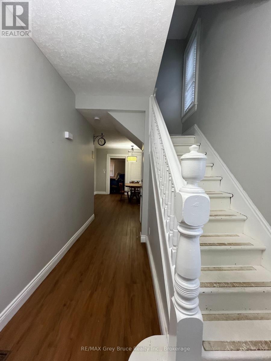 648 2nd Avenue E, Owen Sound, Ontario  N4K 2G8 - Photo 2 - X12772368