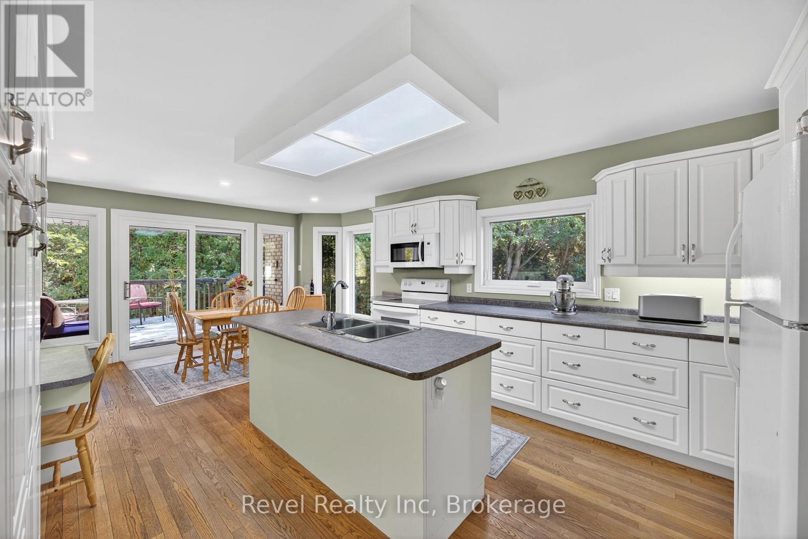 7190 93 Highway, Tiny, Ontario  L0K 2E1 - Photo 3 - S12772826