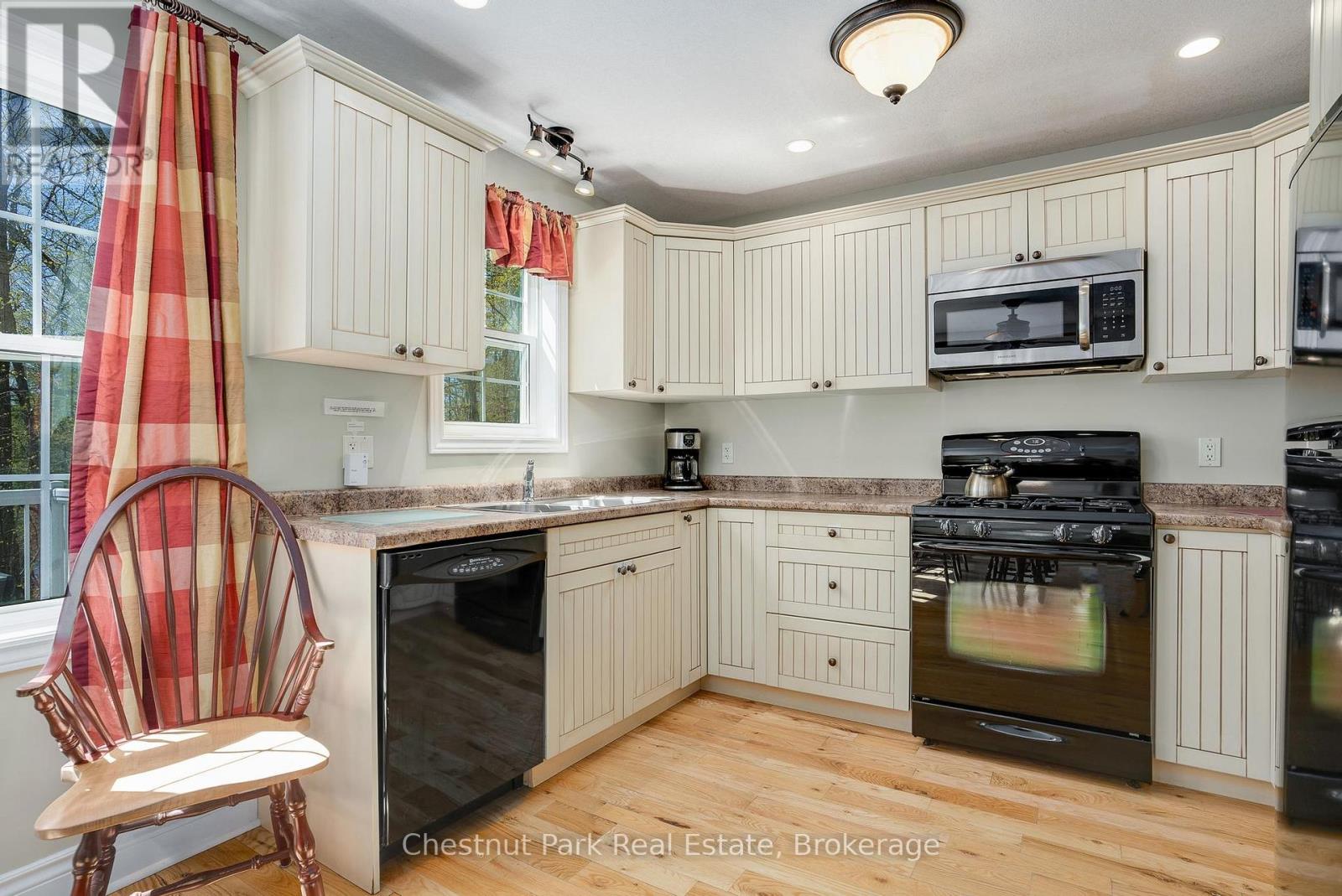 116-10 - 1052 Rat Bay Road, Lake Of Bays, Ontario  P1H 2J6 - Photo 10 - X12773454