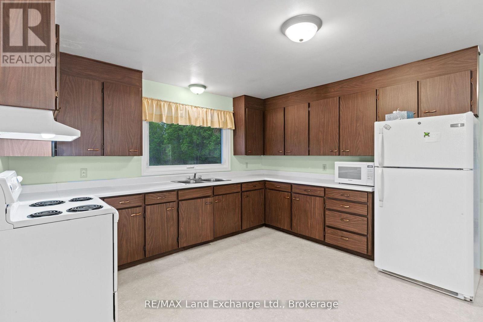 59 Denny's Dam Road, South Bruce Peninsula, Ontario  N0H 2L0 - Photo 8 - X12775256