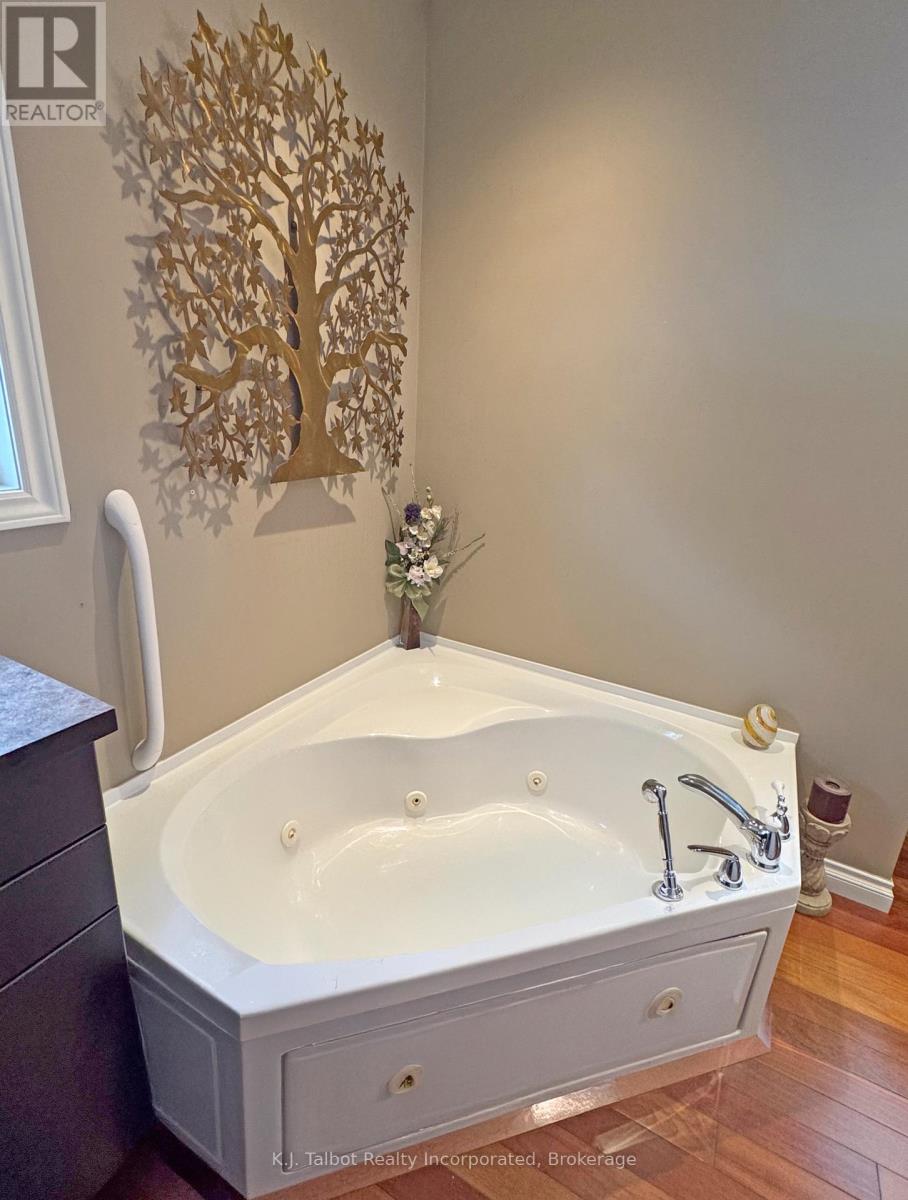 80602 Benmiller Line, Central Huron, Ontario  N0M 1L0 - Photo 31 - X12781116