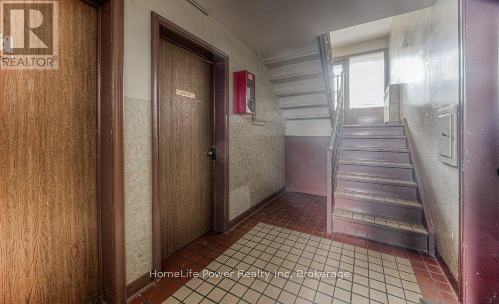 15 Floral Crescent, Kitchener, Ontario  N2G 3B3 - Photo 18 - X12781784