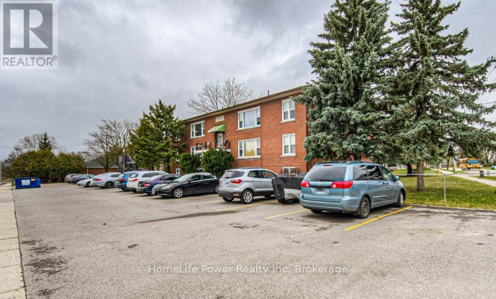 15 Floral Crescent, Kitchener, Ontario  N2G 3B3 - Photo 2 - X12781784