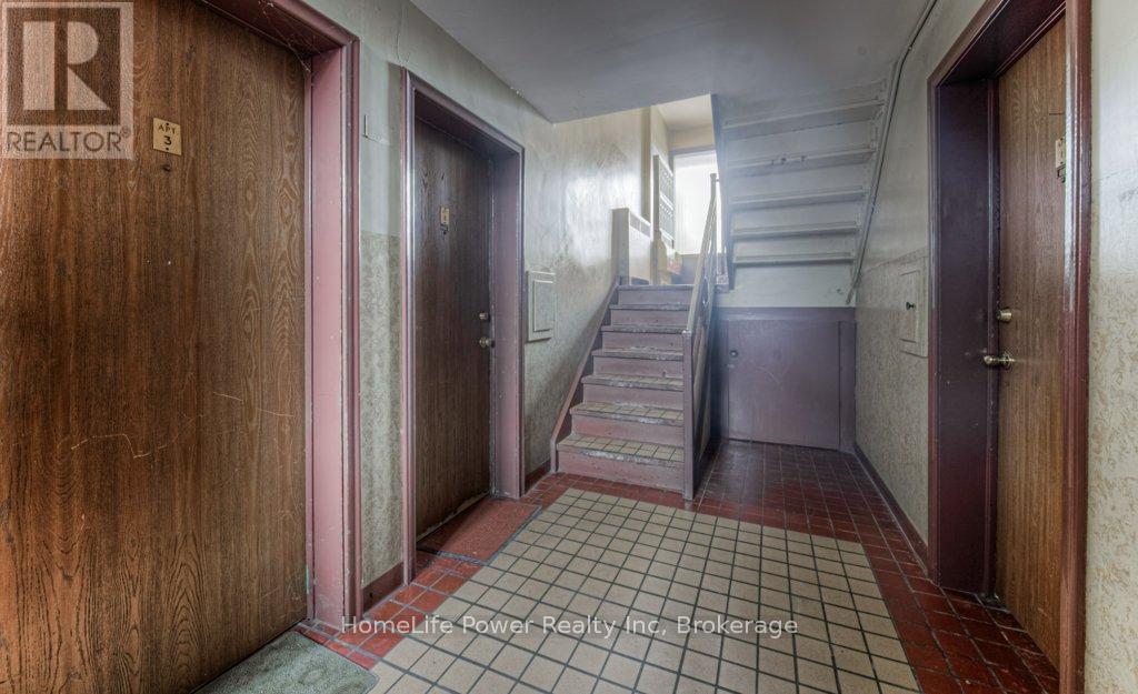 15 Floral Crescent, Kitchener, Ontario  N2G 3B3 - Photo 24 - X12781784