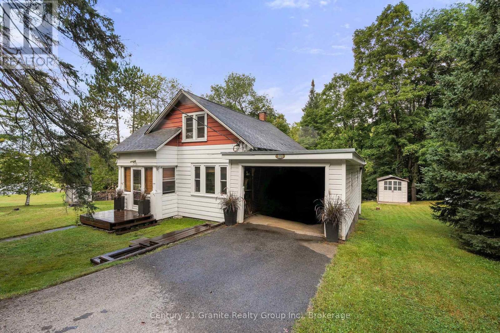 101 Victoria Street, Dysart Et Al, Ontario  K0M 1S0 - Photo 2 - X12784224