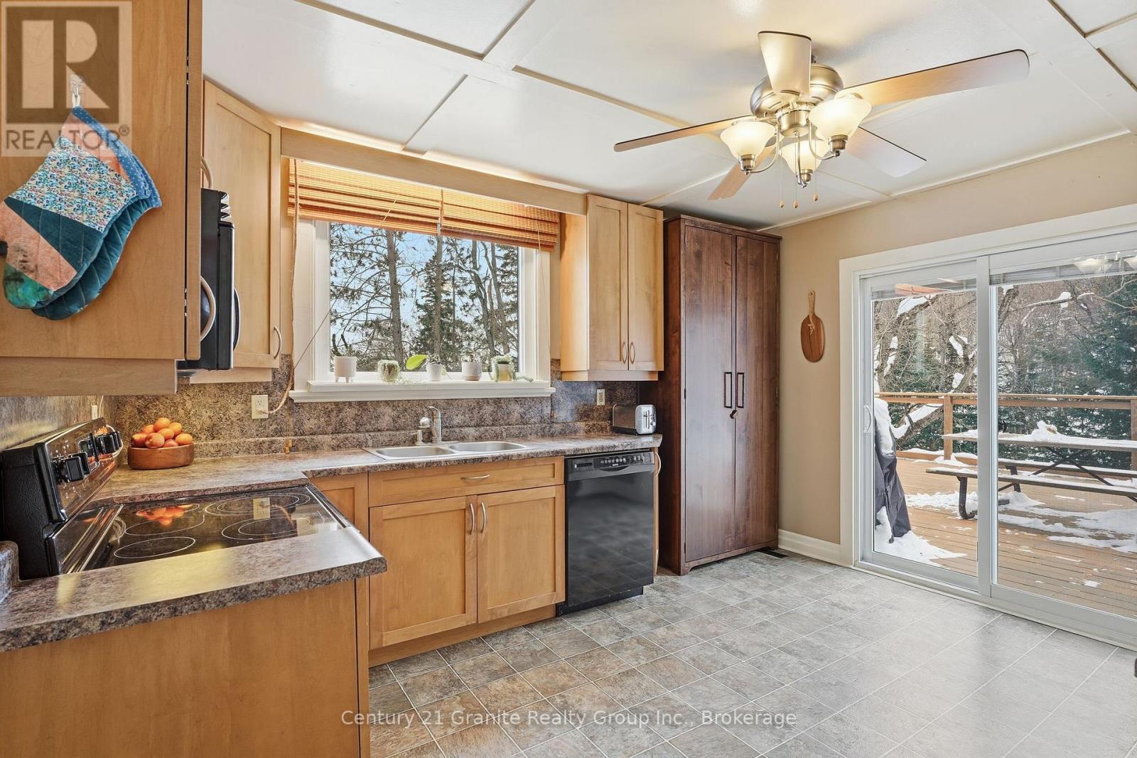 101 Victoria Street, Dysart Et Al, Ontario  K0M 1S0 - Photo 3 - X12784224