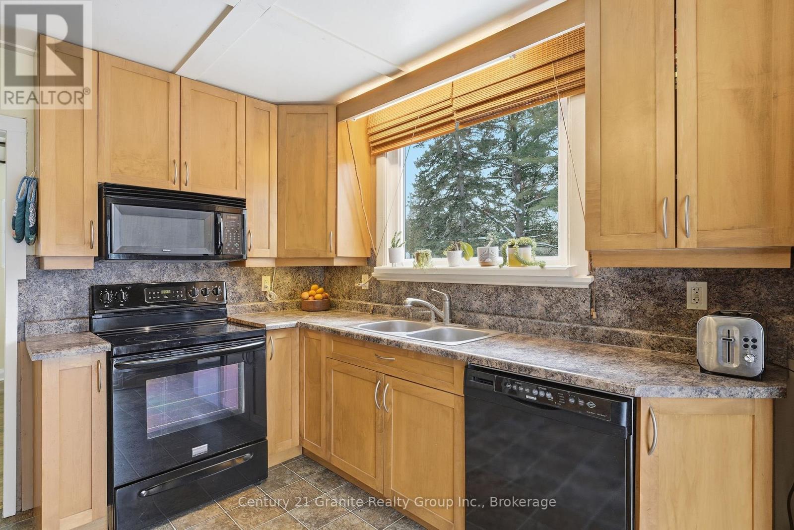 101 Victoria Street, Dysart Et Al, Ontario  K0M 1S0 - Photo 4 - X12784224