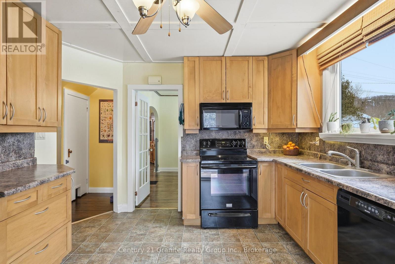 101 Victoria Street, Dysart Et Al, Ontario  K0M 1S0 - Photo 5 - X12784224