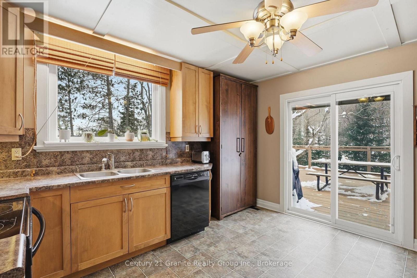 101 Victoria Street, Dysart Et Al, Ontario  K0M 1S0 - Photo 6 - X12784224