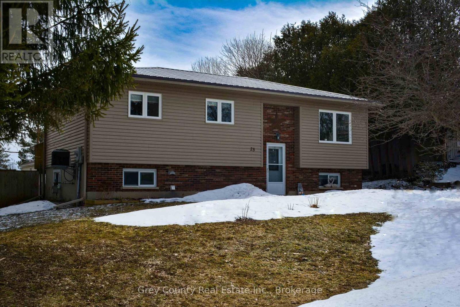 23 Brackenbury Street, Grey Highlands, Ontario  N0C 1H0 - Photo 2 - X12784794