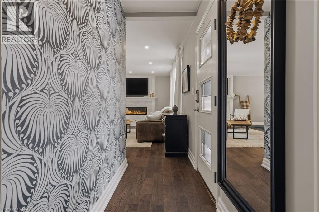 2424 Eileen Drive, Burlington, Ontario  L7R 1M8 - Photo 4 - 40804727