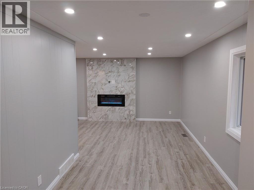 8 Noel Crescent Unit# A, Kitchener, Ontario  N2A 1Z8 - Photo 3 - 40805422