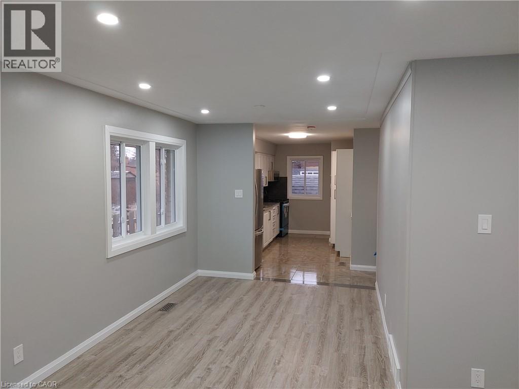 8 Noel Crescent Unit# A, Kitchener, Ontario  N2A 1Z8 - Photo 4 - 40805422