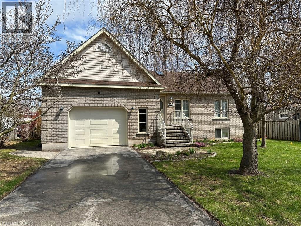 220 Regent Avenue, Port Dover, Ontario  N0A 1N0 - Photo 2 - 40804882