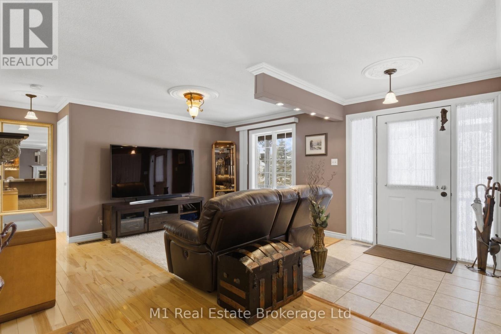 2 Joanne Crescent, Minto, Ontario  N0G 2L0 - Photo 9 - X12792202