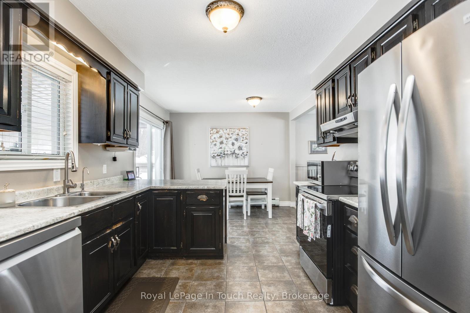 19 Maplegate Road, Tiny, Ontario  L0L 2T0 - Photo 16 - S12792752