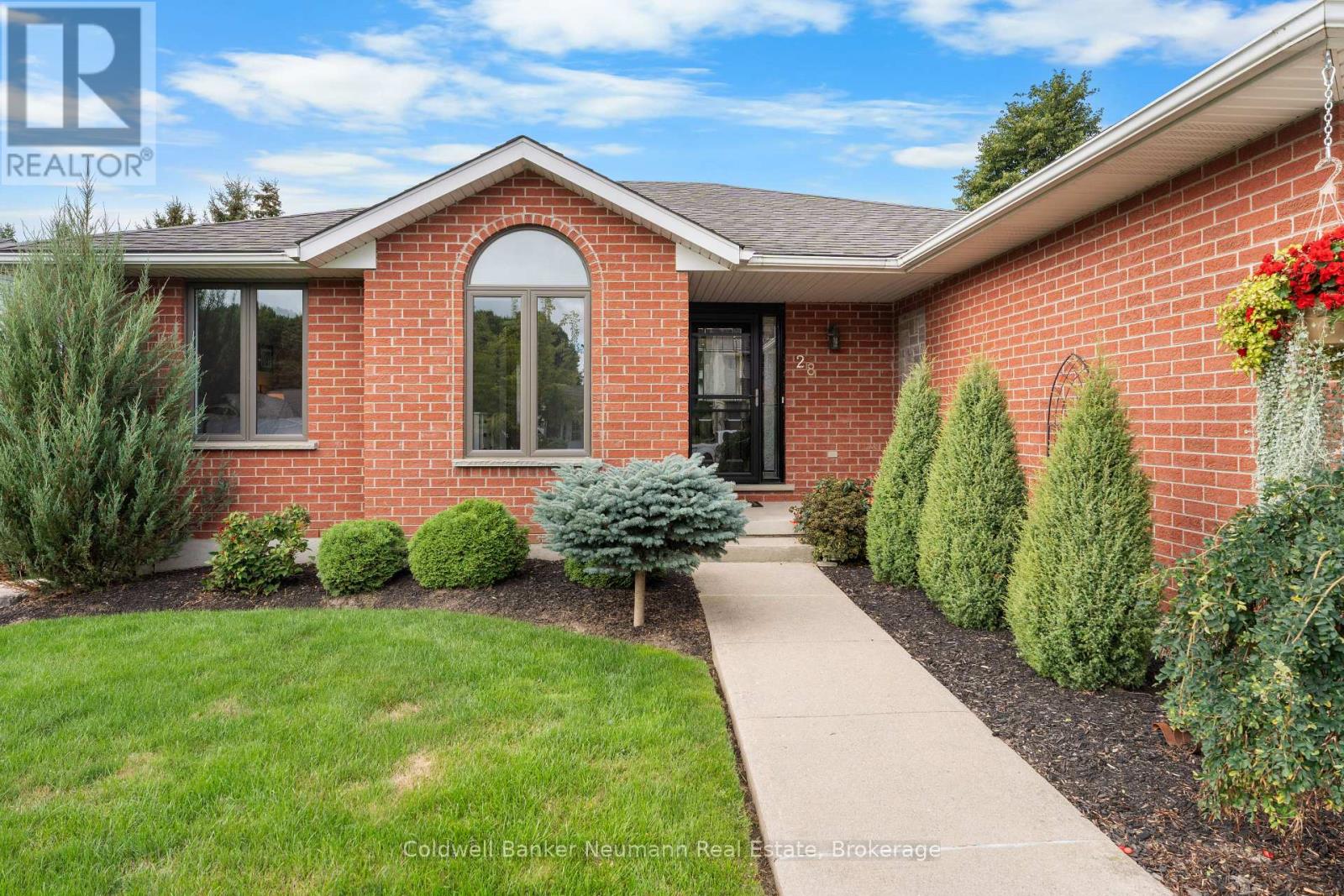 28 KEATING DRIVE, Centre Wellington, Ontario