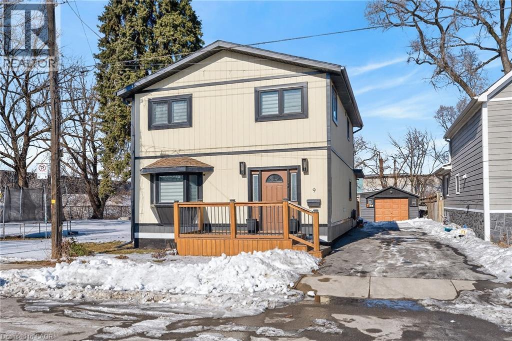 9 BAYSIDE Avenue, Hamilton, Ontario