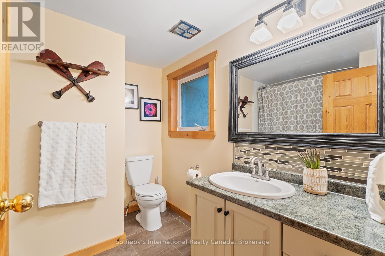 1111 Maplehurst Drive, Lake Of Bays, Ontario  P1H 2J6 - Photo 23 - X12799712