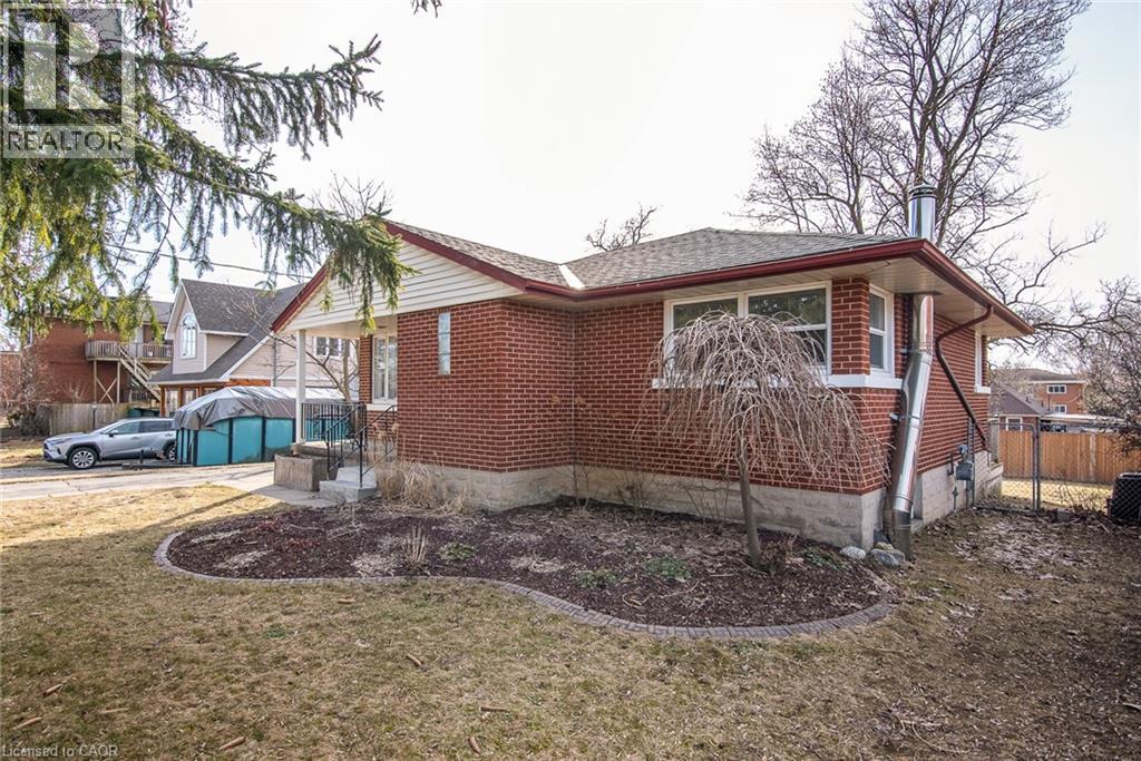 120 Fourth Avenue, Kitchener, Ontario  N2C 1N8 - Photo 3 - 40806209