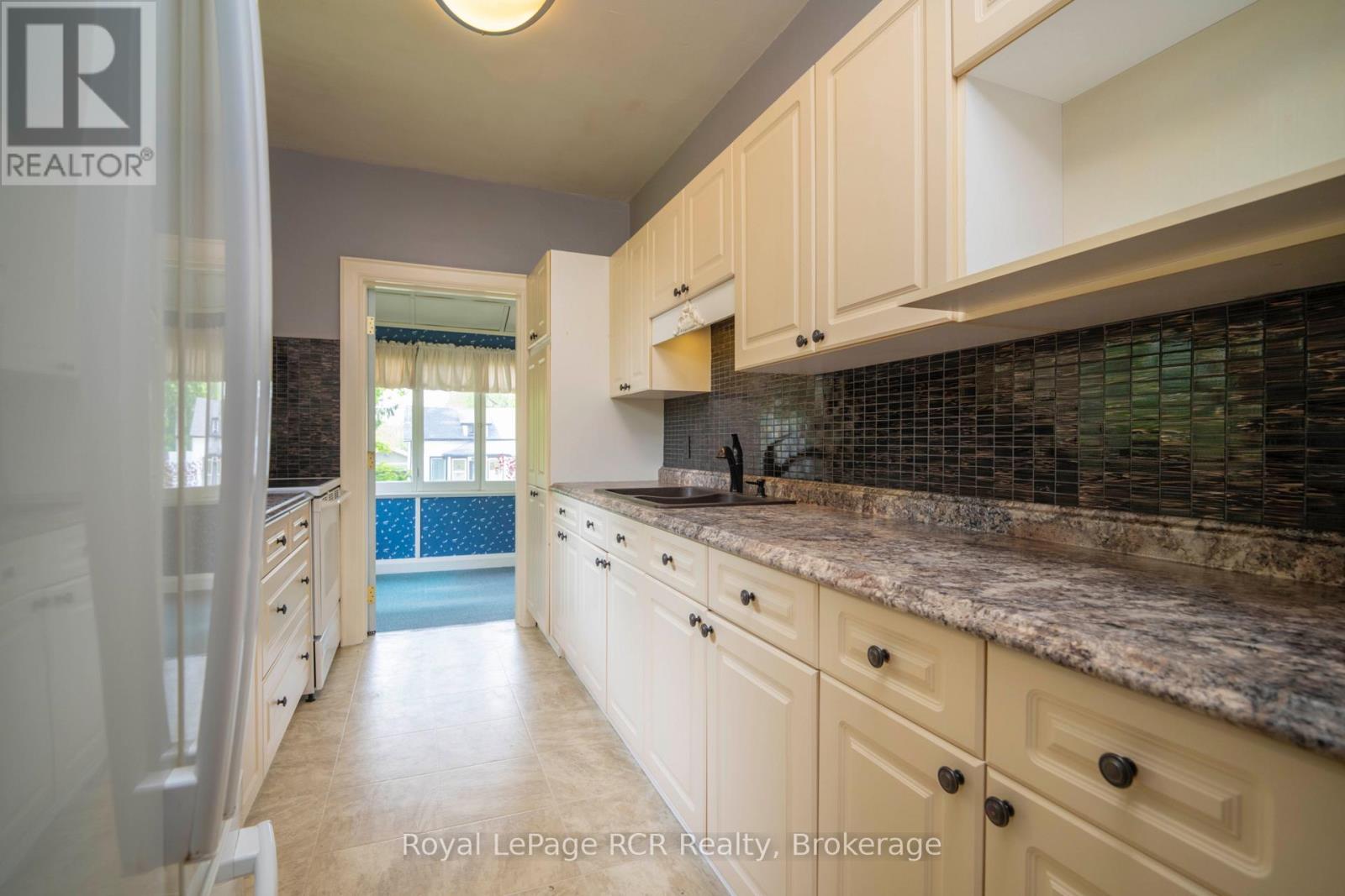 429 Havelock Street, Huron-Kinloss, Ontario  N0G 2H0 - Photo 10 - X12802858