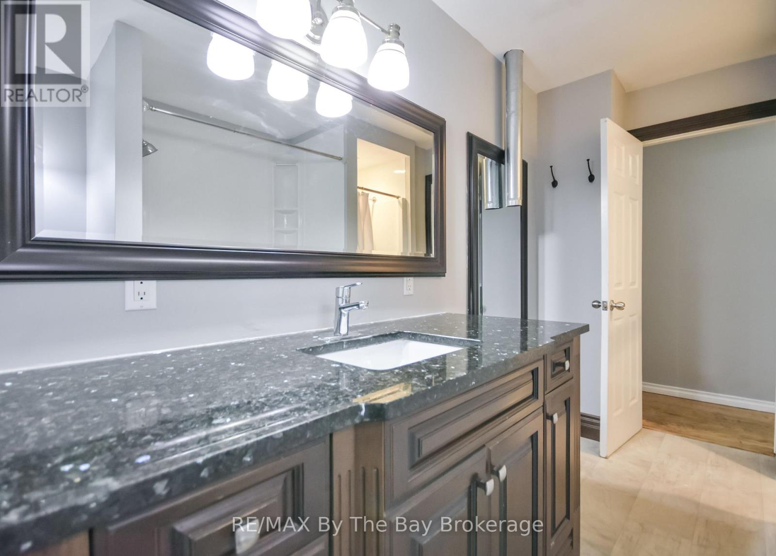 111 Balm Beach Road E, Tiny, Ontario  L0L 2J0 - Photo 37 - S12814180